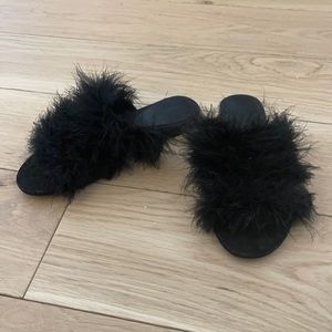 BERSHKA FEATHER SANDALS US SZ 6
